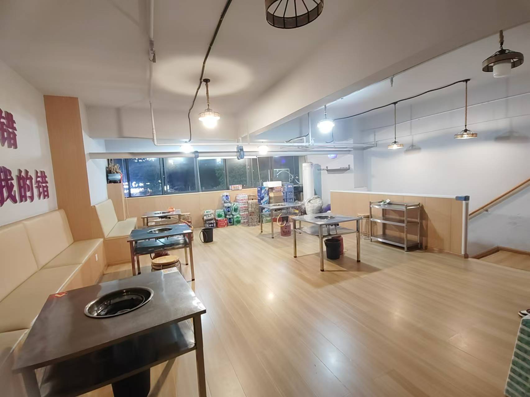 金阳新世界步行街120平有外摆区餐饮店转让